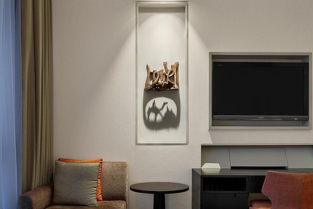 Le Meridien City Centre Bahrain Manama Ngoại thất bức ảnh A wall niche with a sculpture