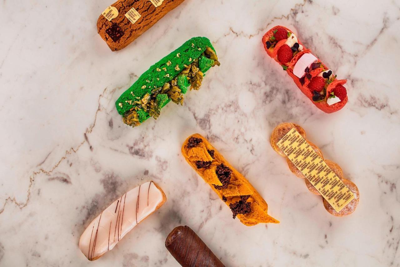 Le Meridien City Centre Bahrain Manama Ngoại thất bức ảnh An assortment of éclairs