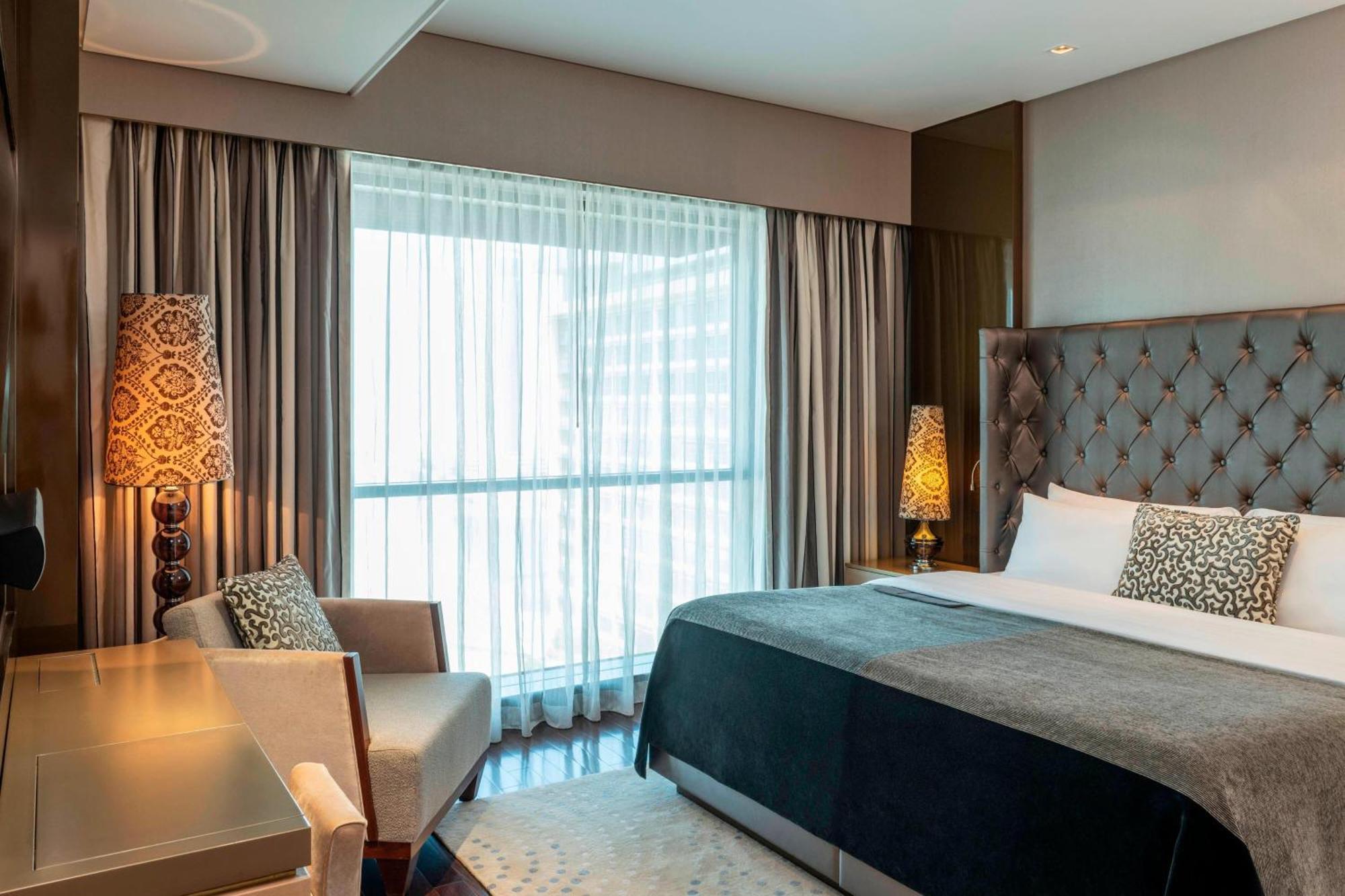 Le Meridien City Centre Bahrain Manama Ngoại thất bức ảnh A bedroom at the hotel