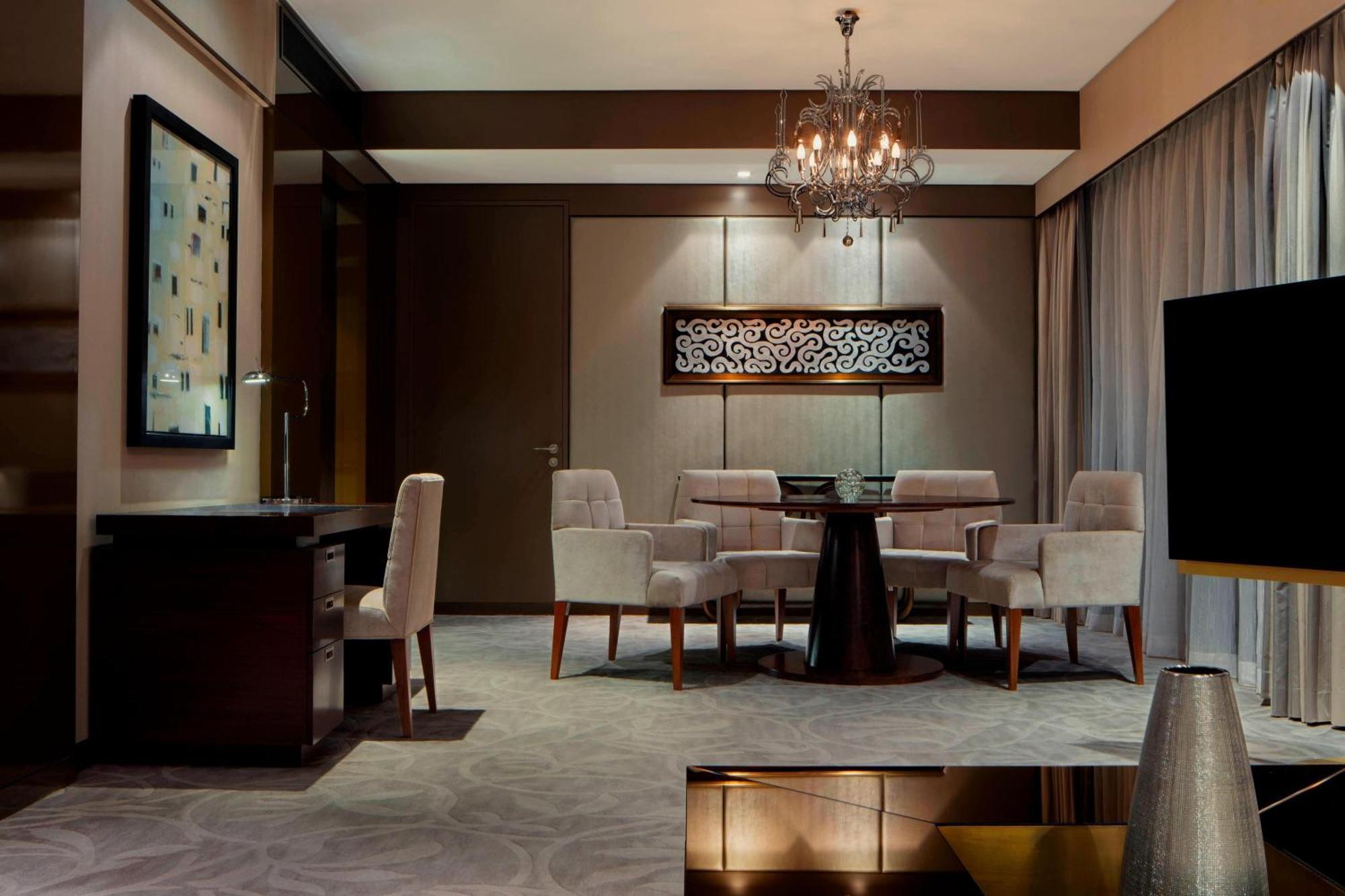Le Meridien City Centre Bahrain Manama Ngoại thất bức ảnh A suite at the Ritz-Carlton, Singapore