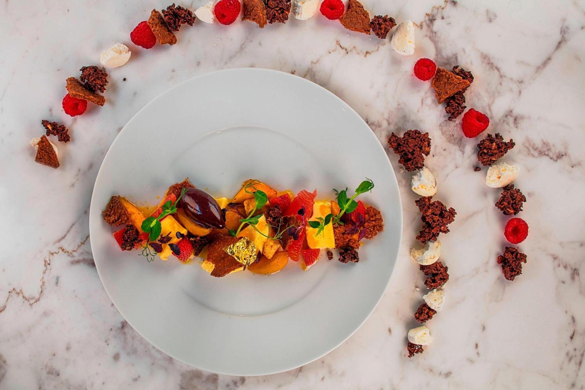 Le Meridien City Centre Bahrain Manama Ngoại thất bức ảnh A fruit salad