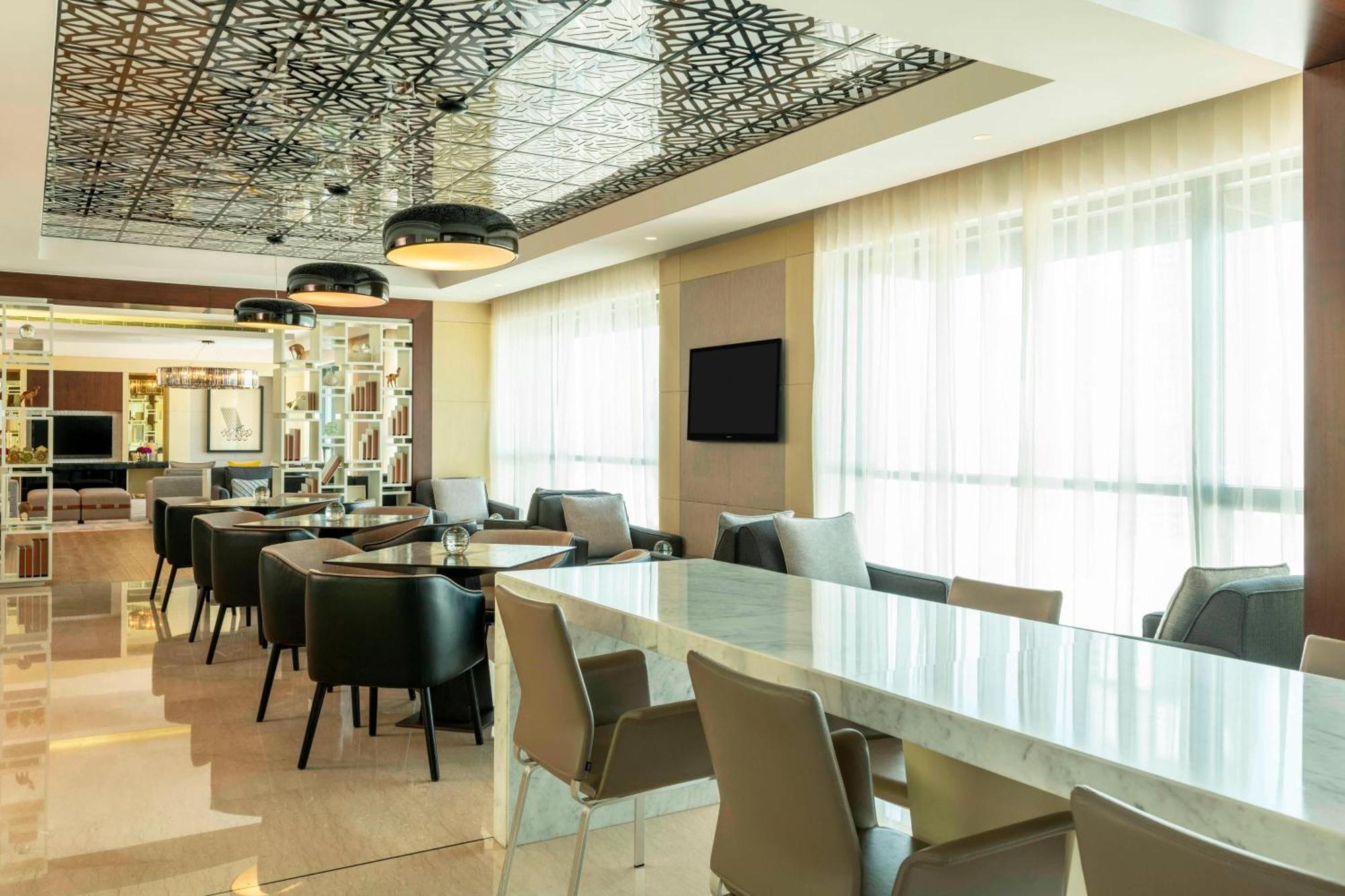 Le Meridien City Centre Bahrain Manama Ngoại thất bức ảnh The lounge at the airport