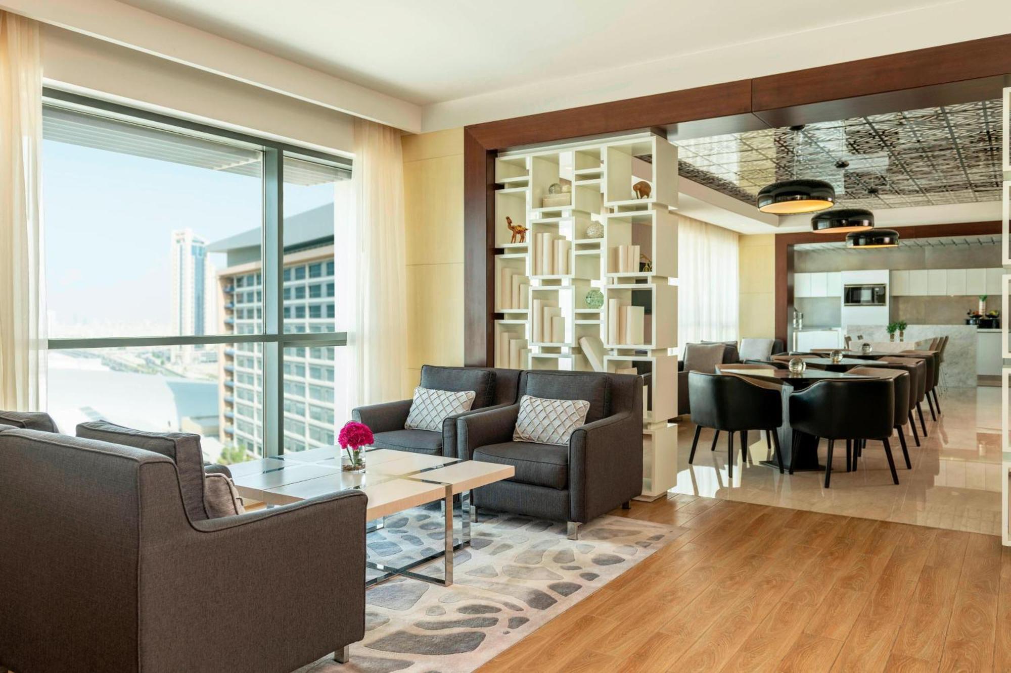 Le Meridien City Centre Bahrain Manama Ngoại thất bức ảnh Club Lounge at the hotel